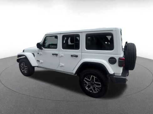 Used 2025 Jeep Wrangler Unlimited Sahara AWD/4WD image 10