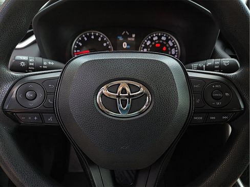 Used 2021 Toyota RAV4 XLE image 19