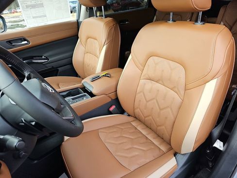 New 2026 Nissan Pathfinder Platinum w/ Cargo Package FWD image 19