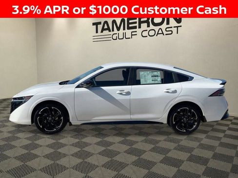 New 2026 Nissan Sentra SR w/ Floor Mat Package FWD image 6