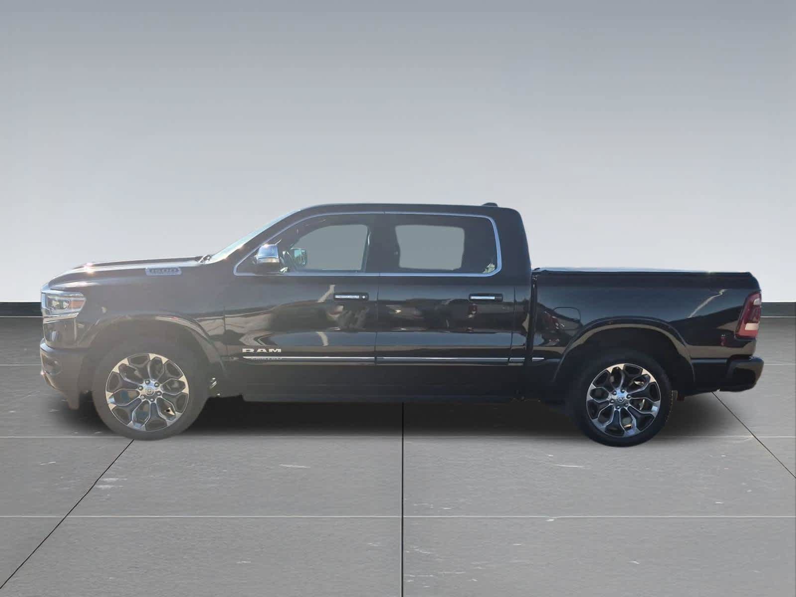 Used 2022 RAM 1500 Limited w/ Body Color Bumper Group AWD/4WD image 3