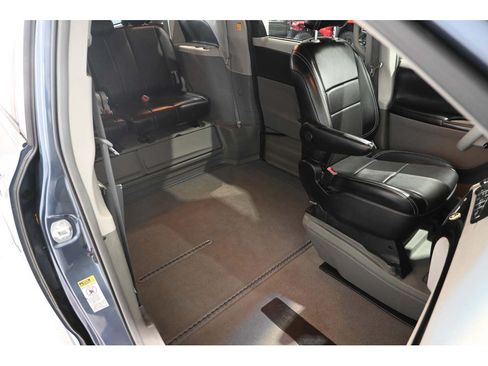 Used 2013 Toyota Sienna LE FWD image 16