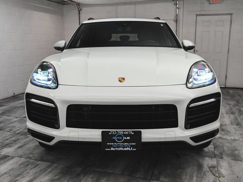 Used 2023 Porsche Cayenne AWD/4WD image 2