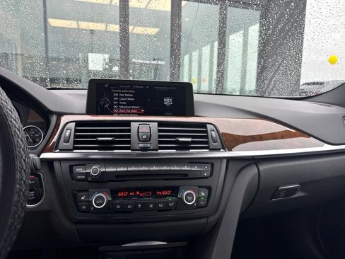 Used 2015 BMW 320i xDrive Sedan AWD/4WD image 13