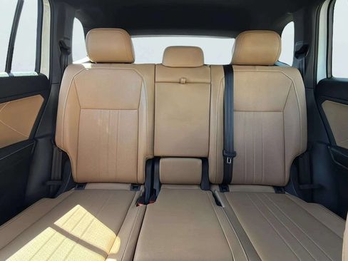 Used 2022 Volkswagen Tiguan SE AWD/4WD image 16