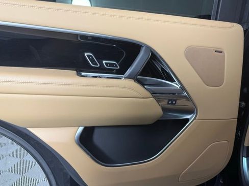 Used 2025 Land Rover Range Rover Long Wheelbase SE image 23