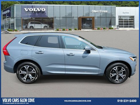 Certified 2022 Volvo XC60 B5 Momentum w/ Climate Package image 3