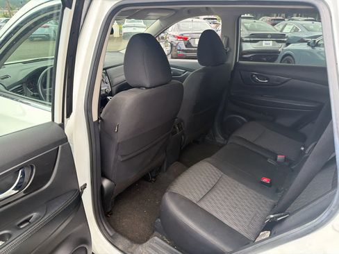 Used 2020 Nissan Rogue SV image 8