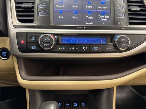 Used 2015 Toyota Highlander XLE image 29