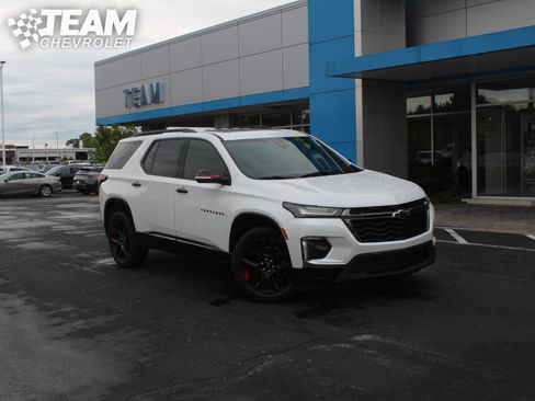 Used 2022 Chevrolet Traverse Premier w/ Redline Edition AWD/4WD image 2