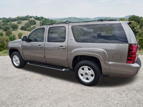 Used 2013 Chevrolet Suburban LT AWD/4WD image 7