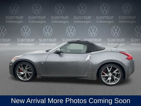 Used 2016 Nissan 370Z Touring Sport image 2