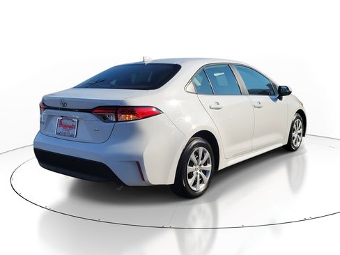 Used 2025 Toyota Corolla LE image 4