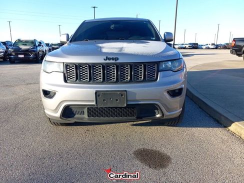 Used 2018 Jeep Grand Cherokee Altitude image 18