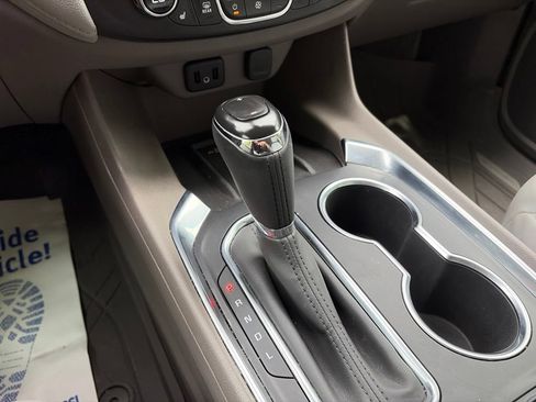 Used 2019 Chevrolet Traverse Premier w/ Driver Confidence II Package FWD image 17