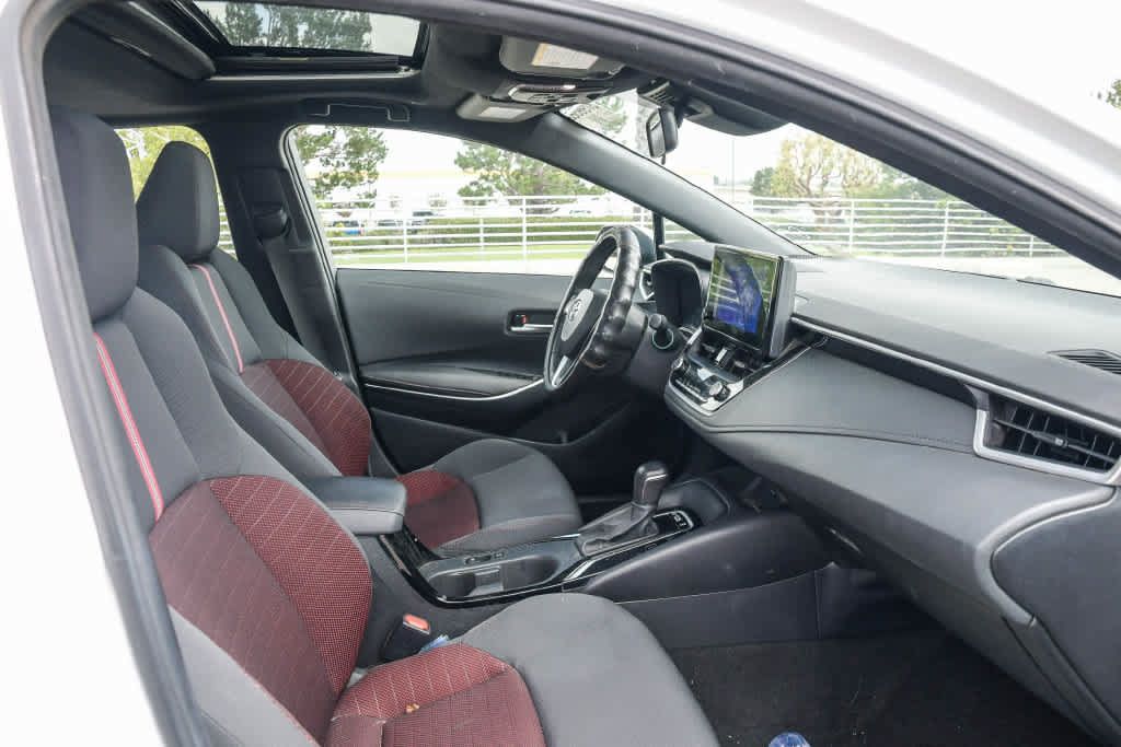 Used 2023 Toyota Corolla SE w/ SE Premium Package FWD image 15
