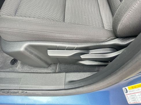 Used 2025 Chevrolet Equinox LT image 23