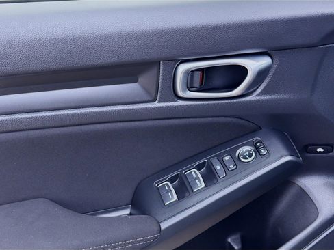 Used 2023 Honda Civic Sport image 16