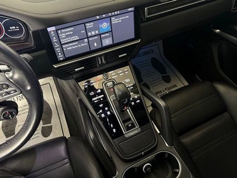Used 2020 Porsche Cayenne Turbo image 38