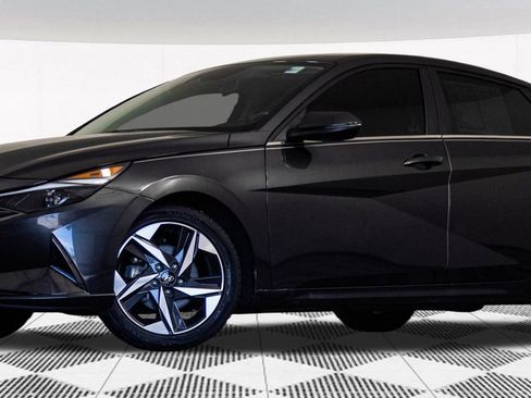 Used 2022 Hyundai Elantra SEL w/ Convenience + Premium Package FWD image 2