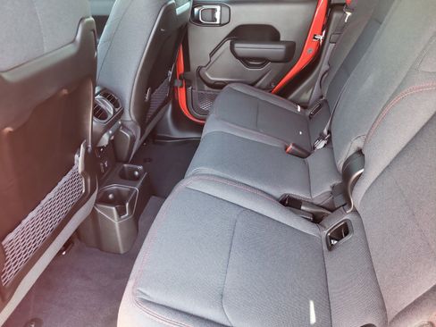 New 2025 Jeep Gladiator Rubicon w/ Convenience Group image 17