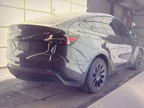 Used 2024 Tesla Model Y Long Range image 2