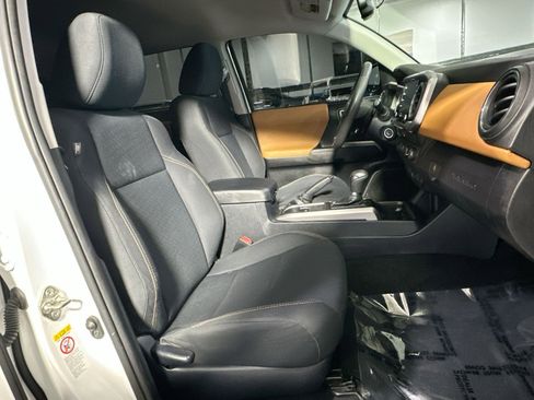 Used 2020 Toyota Tacoma SR5 image 31