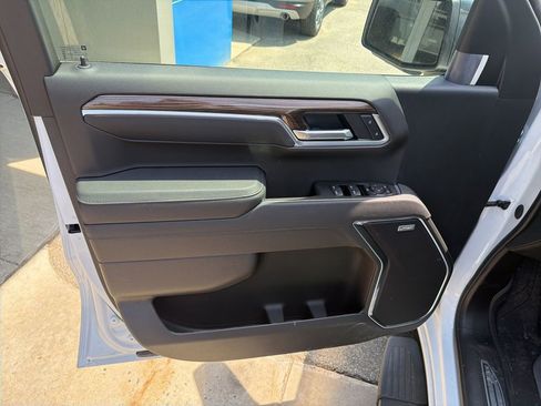 New 2026 Chevrolet Silverado 1500 RST w/ Dark Appearance Package AWD/4WD image 9