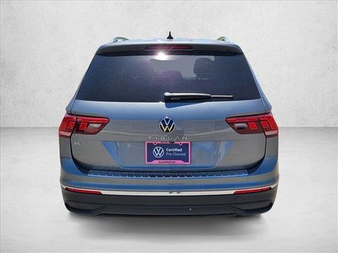 Used 2023 Volkswagen Tiguan SE w/ Panoramic Sunroof Package FWD image 7
