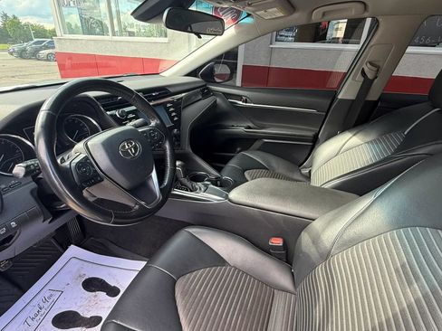 Used 2019 Toyota Camry SE FWD image 9