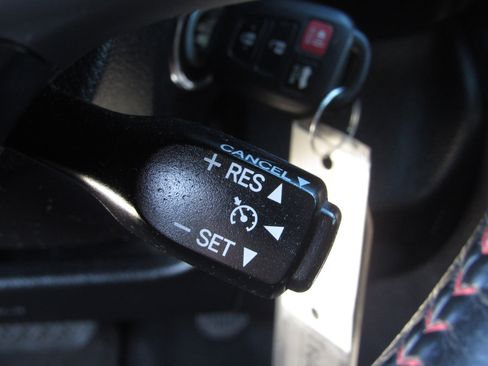 Used 2016 Toyota Camry image 24