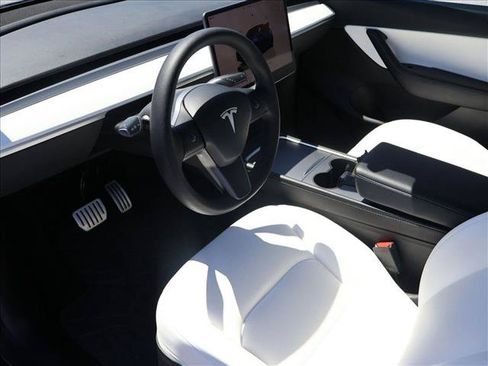 Used 2022 Tesla Model Y Performance AWD/4WD image 13