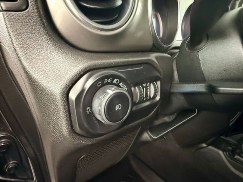 Used 2020 Jeep Wrangler Unlimited Sahara AWD/4WD image 21