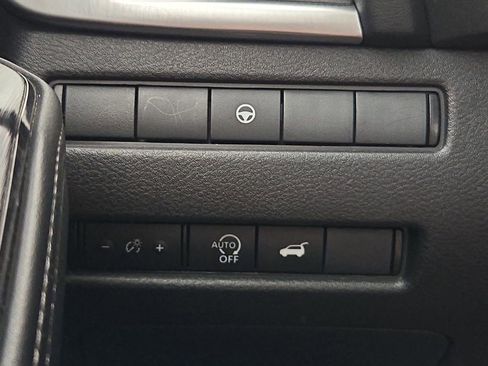 Used 2025 Nissan Rogue SV AWD/4WD image 23