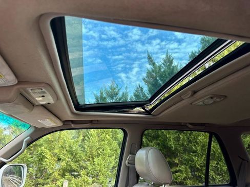 Used 2000 Toyota 4Runner Limited image 11