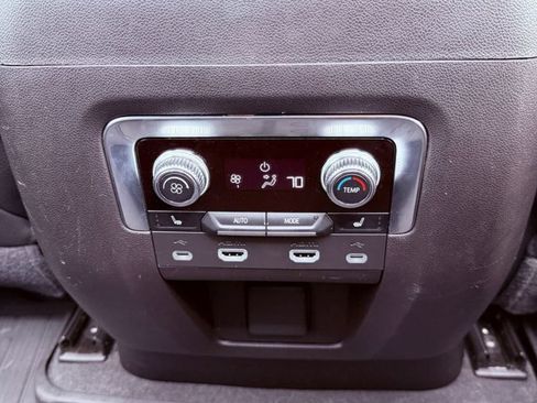 Used 2021 GMC Yukon XL Denali w/ Denali Premium Package AWD/4WD image 32
