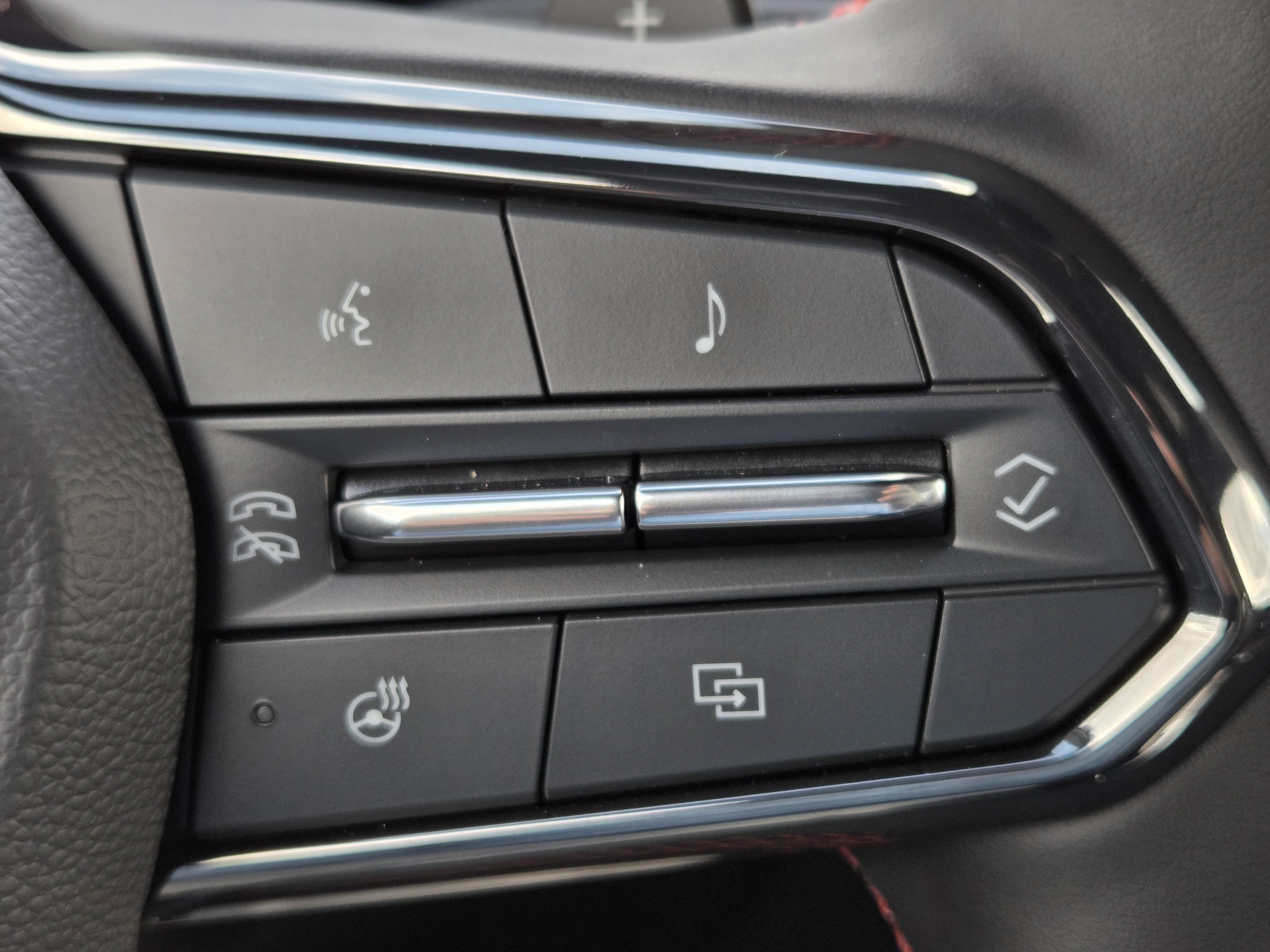 New 2027 Chevrolet Traverse RS FWD image 15