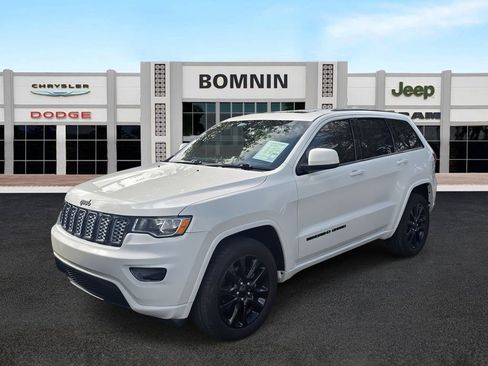 Used 2019 Jeep Grand Cherokee Altitude image 2