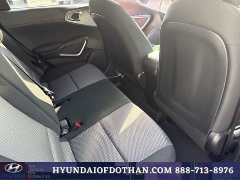Used 2025 Kia Soul LX w/ LX Technology Package FWD image 14