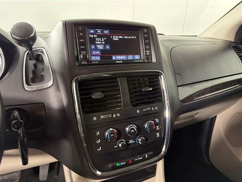 Used 2016 Dodge Grand Caravan SXT w/ Rear Park Assist Package FWD image 15