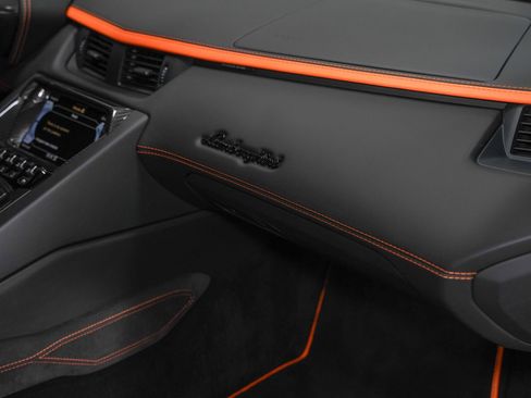 Used 2018 Lamborghini Aventador S image 27