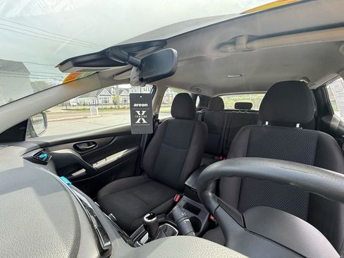 Used 2020 Nissan Rogue Sport S image 9