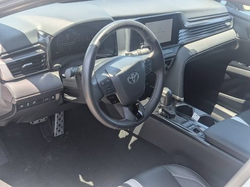 Used 2025 Toyota Camry SE AWD/4WD image 12