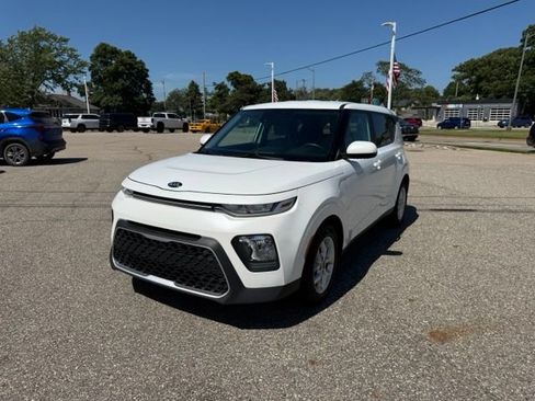 Used 2020 Kia Soul S FWD image 2