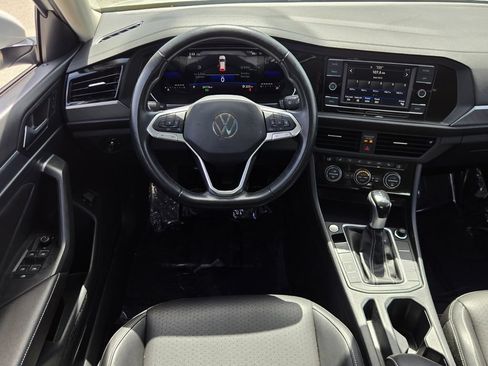 Certified 2023 Volkswagen Jetta SE w/ Panoramic Sunroof Package FWD image 13