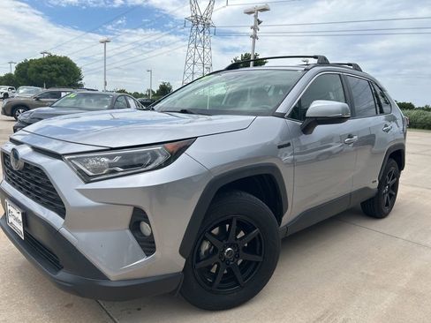 Used 2020 Toyota RAV4 XLE w/ Convenience Package AWD/4WD image 1