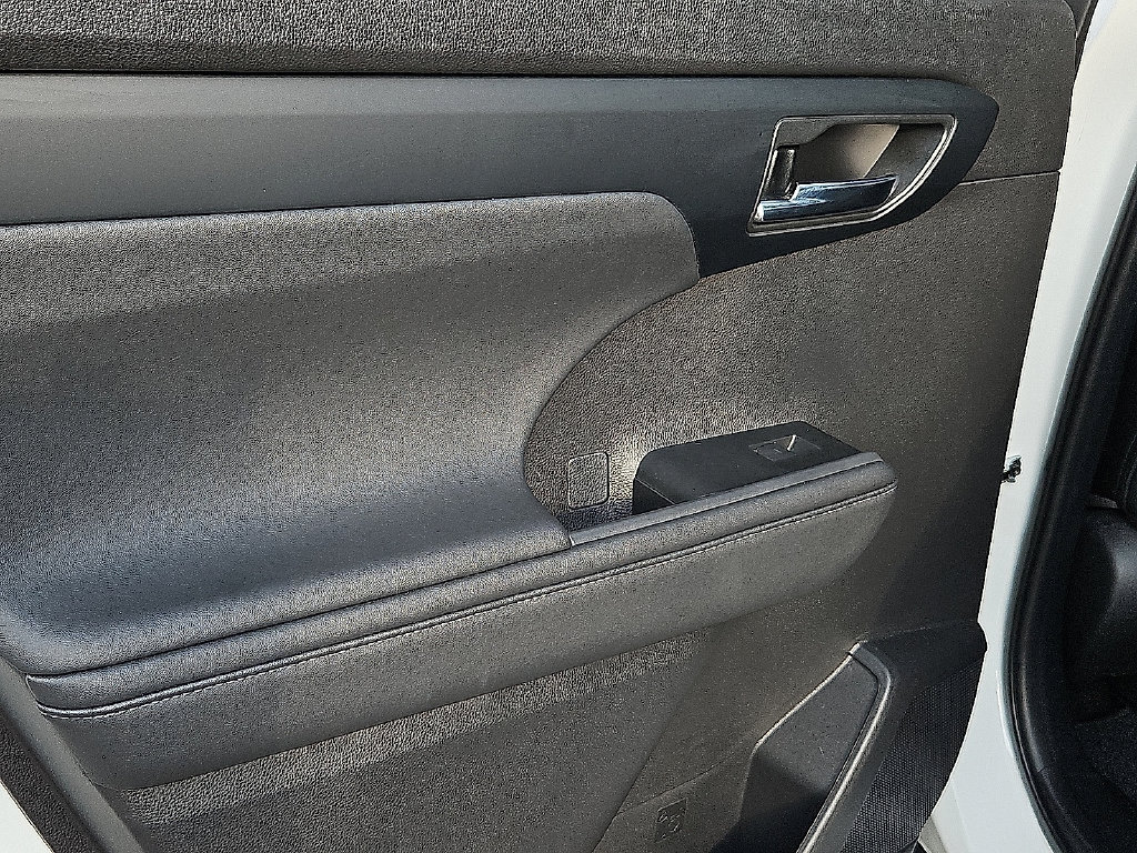 Used 2024 Toyota Highlander XSE FWD image 18