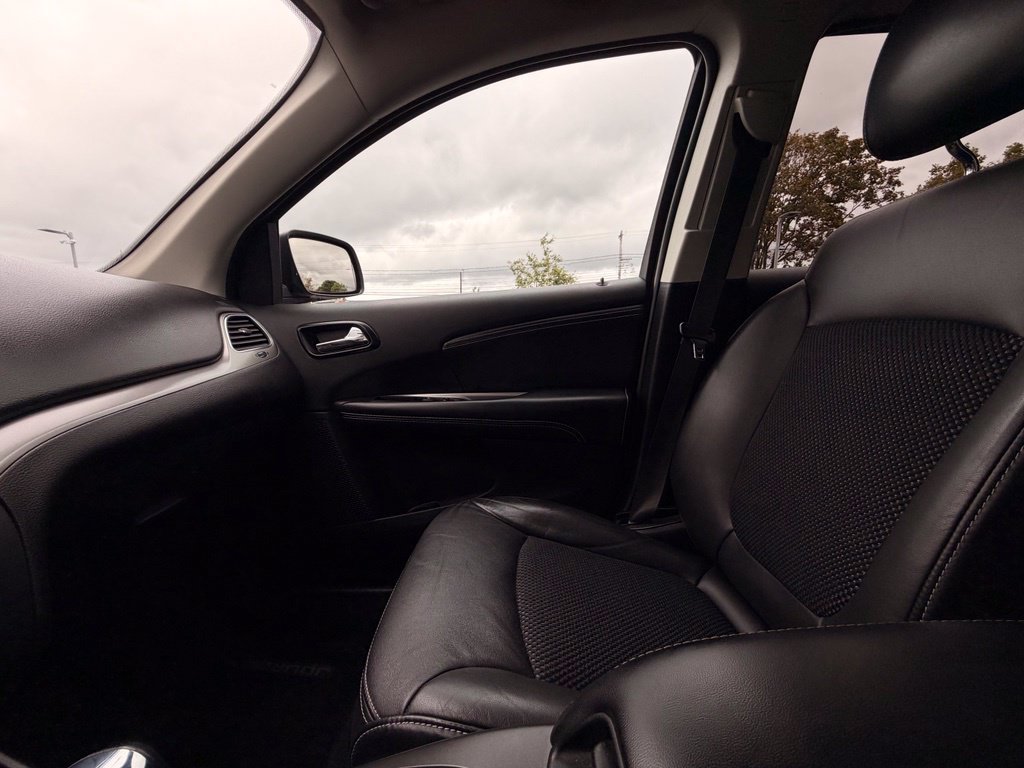 Used 2018 Dodge Journey Crossroad w/ Navigation Group AWD/4WD image 36