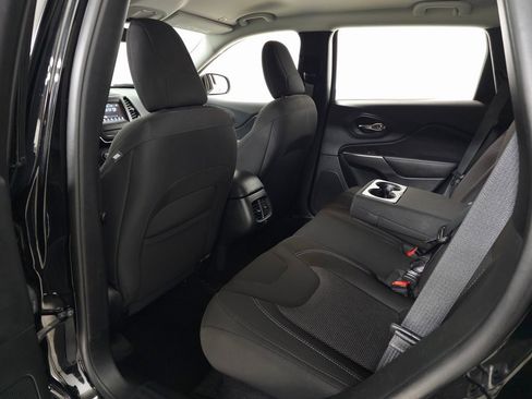 Used 2019 Jeep Cherokee Latitude w/ Popular Appearance Group image 28