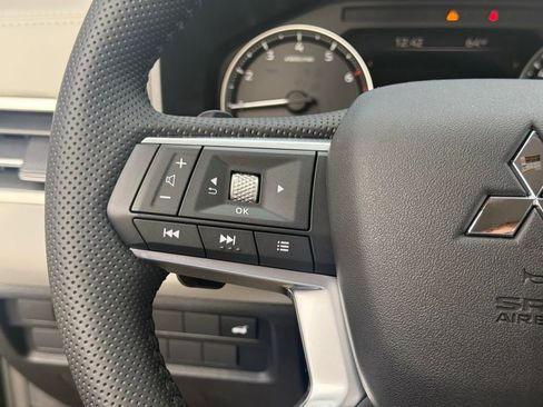 New 2026 Mitsubishi Outlander SE image 15